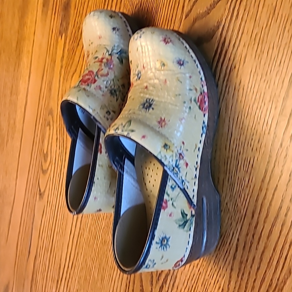 Dansko clogs, yellow with flowers, size 39 EU size 8 American